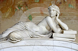 Woman sculpture photo