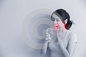 Woman with sensitive teeth