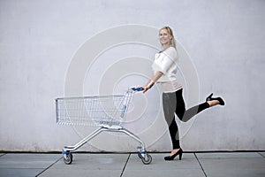 Woman with shoppingcart