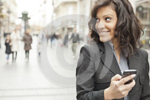 Una mujer en manos sobre el calles 