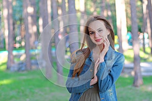 Woman smiling with perfect smile in a park and looking at camera