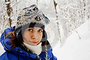 Una mujer en la nieve 