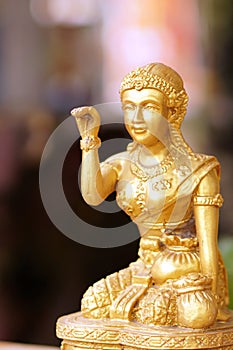 Woman statue beckoning happy lot in 002
