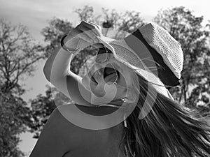 woman in sunglasses and a hat.