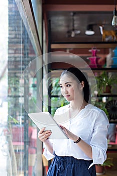 Woman surfing the net in coffee shop