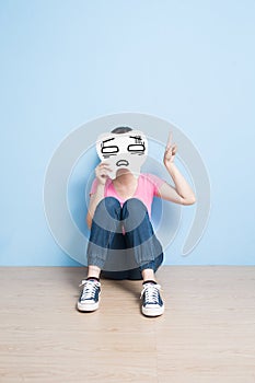 Woman take confuse tooth