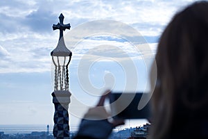 Woman take a pictures of parc guell