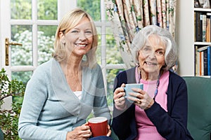 Woman Taking Time To Visit Senior Female Neighbor And Talk