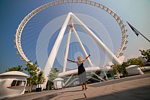 The woman threw up her hands in delight at the sight Ain Eye DUBAI - One of the largest Ferris Wheels in the World, located on