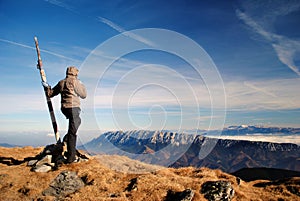 Una donna sul da montagna 