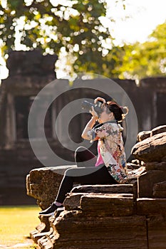 Woman tourist taking a photography by dslr camera at traveling l