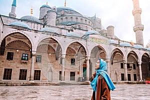 Woman traveling in Istanbul Blue mosque, Turkey