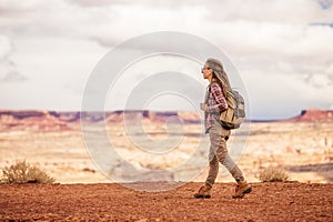 Woman travels to America on the Colorado river observation deck