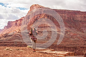 Woman travels to America on the Colorado river observation deck