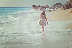 Una mujer sobre el Playa 