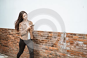 Woman walks while texting on her mobile phone