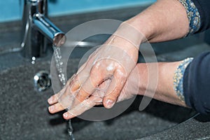 woman washing her hands to avoid diseases like coronavirus