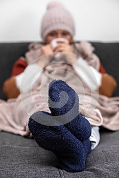 Woman is wearing indoors a knitted cap