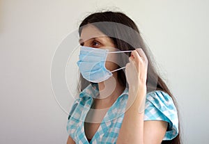 Woman wearing medicine mask