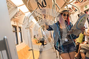 Woman western traveller with sunglasses looking at city map on t