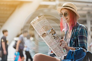 Woman westerner looking at map during city tour in the morning,