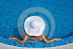 Woman with white hat in swimming pool