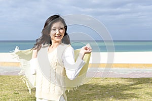 The woman who relaxes on the beach