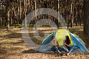 Women agreement. Tent friendship