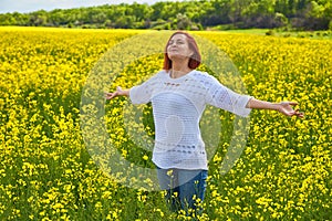 Women without allergies breathes the smells of flowers freely