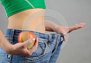 Women become skinny with apple diet