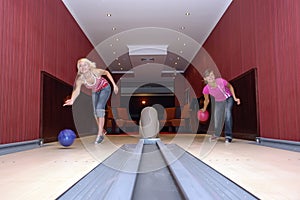 Women Bowling