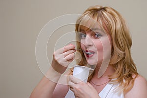 Women eats yoghurt