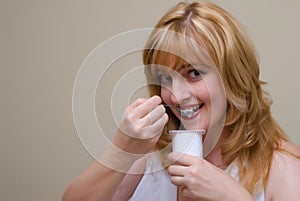 Women eats yoghurt
