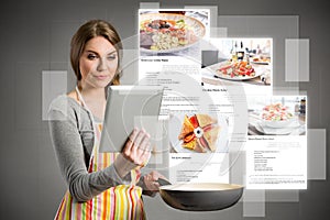 Women looking recipes img