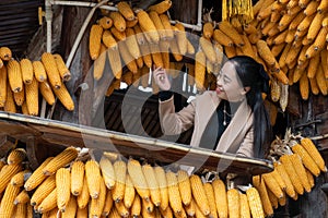 Women, red lanterns and corn in the attic