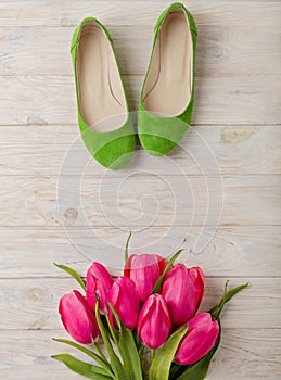 Women`s accessories - a hat, sunglasses and shoes. A bouquet of