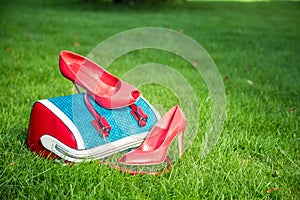 Women's shoes are on the bag and on the ground, women's summer shoes