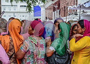 Women in saree praying at the Golden Temple