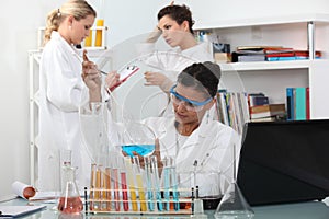 Women in science laboratory