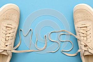 Women sneakers with laces in muss text
