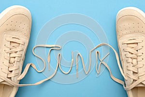 Women sneakers with laces in stunk text