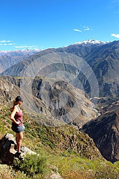 women taking in the stunning view over the Colca Canyon