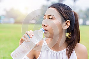 The women thirsty drinking water.