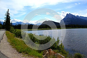 Wonderful canadian landscape: Travelling the Icefields Parkway in Banff and Jasper Nationalpark