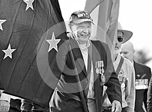 Old Australian Navy veteran leads Anzac Day parade flag bearer