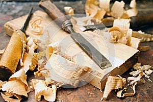 Wood chisels with shavings on the workbench