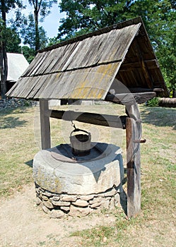 Wood draw-well fountain