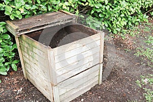 wood outdoor composting bin for recycling kitchen and garden organic waste