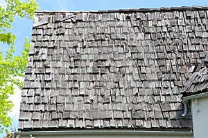 Wood shingle roof in poor state of repair