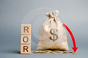 Wooden blocks with the word ROR, money bag and down arrow. Financial ratio illustrating the level of business loss. Return on